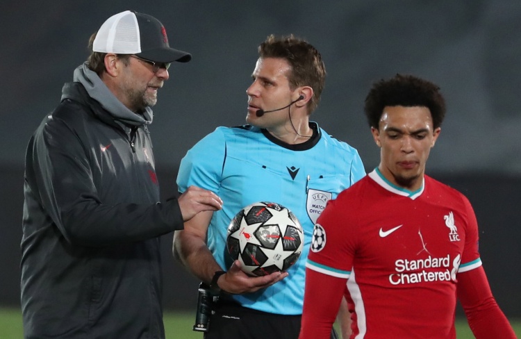 炸金花别为一把牌赌（炸金花莫为一手牌孤注一掷）