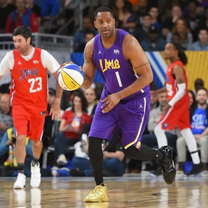 球权在库里 球权在库里